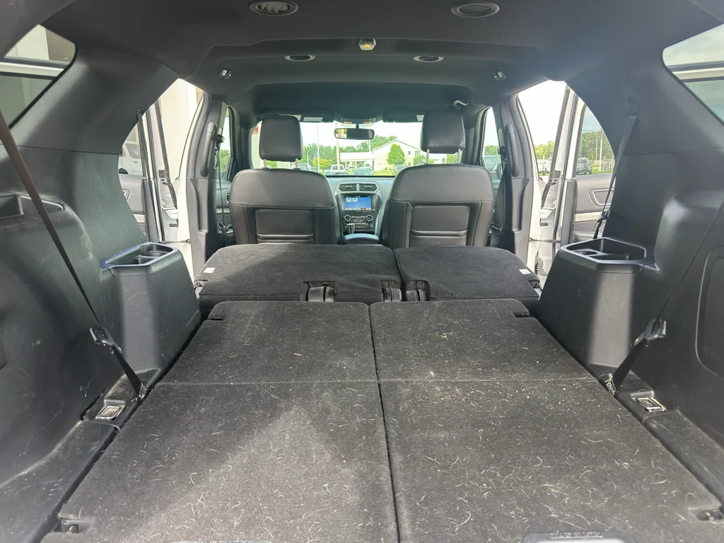 Used 2018 White Platinum Metallic Tri-Coat Ford XLT image 36
