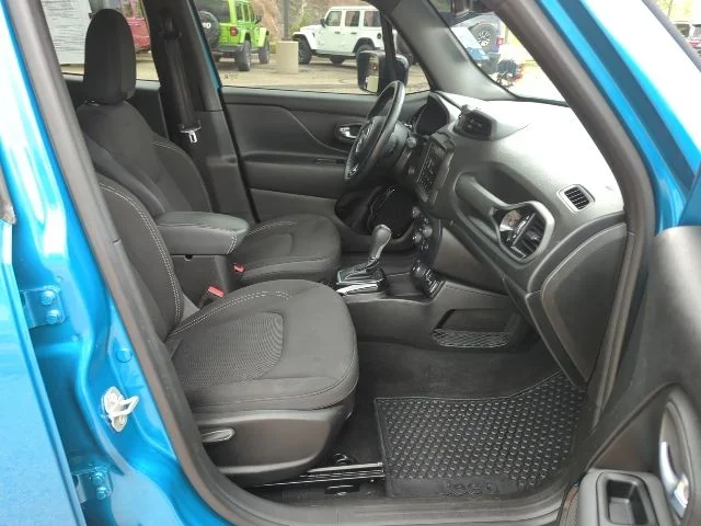 Used 2022 Teal Jeep Altitude image 19