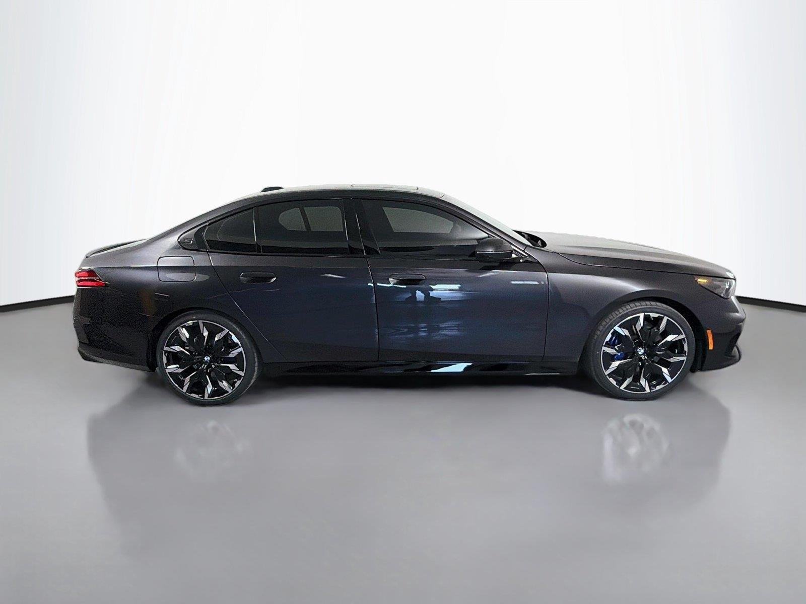New 2027 Dark Graphite Metallic BMW 540i xDrive image 4