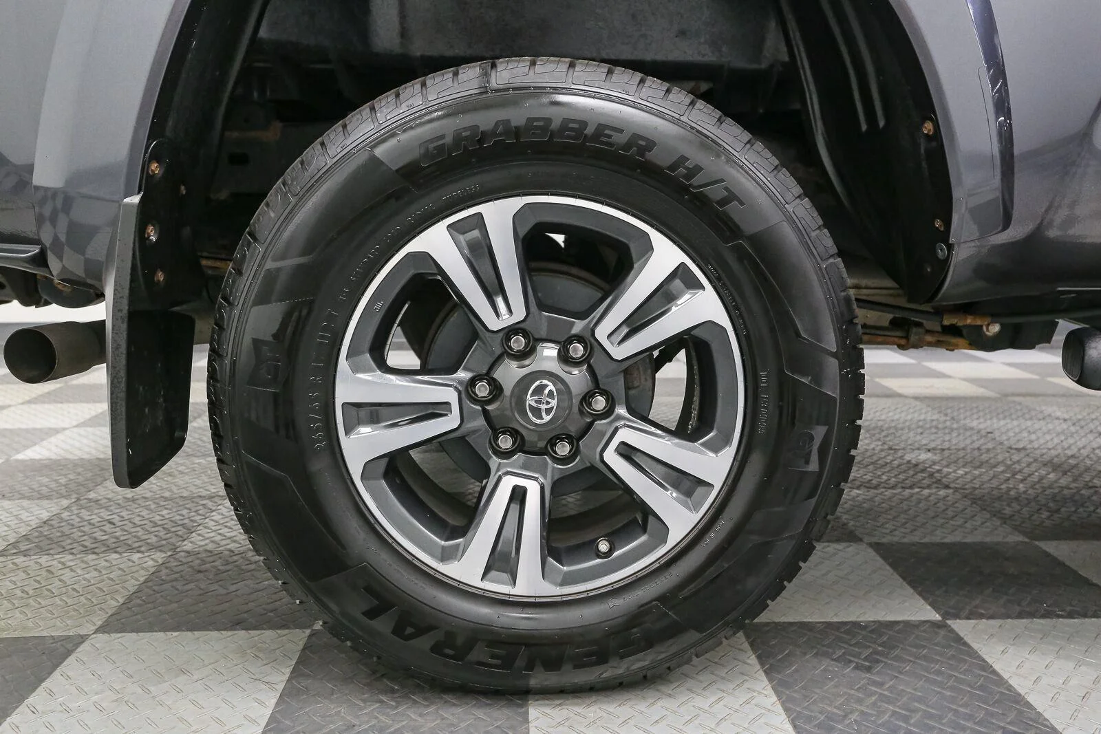 Used 2019 Magnetic Gray Metallic Toyota SR5 image 17