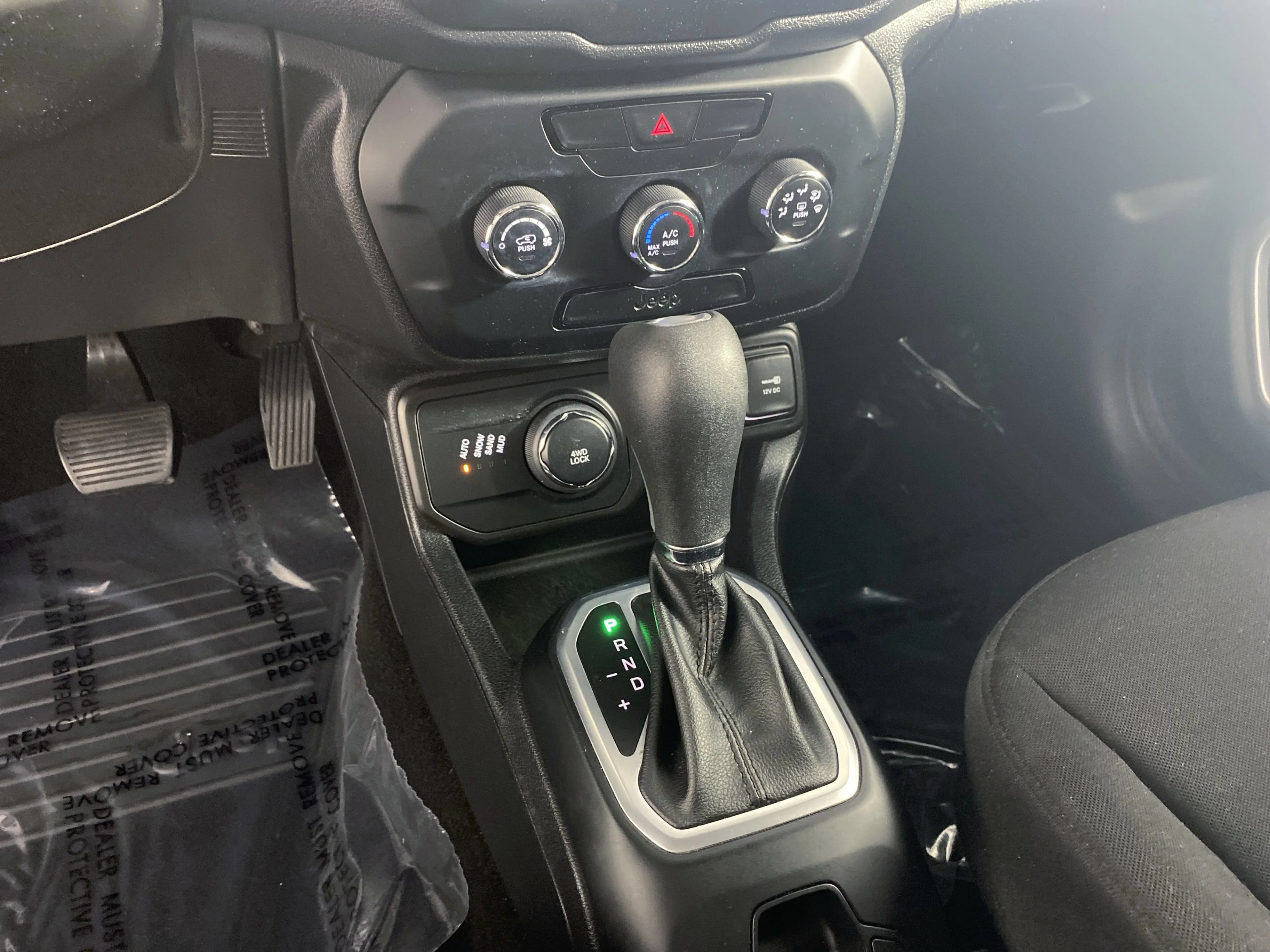 Used 2019 Granite Crystal Metallic Clearcoat Jeep Sport image 28