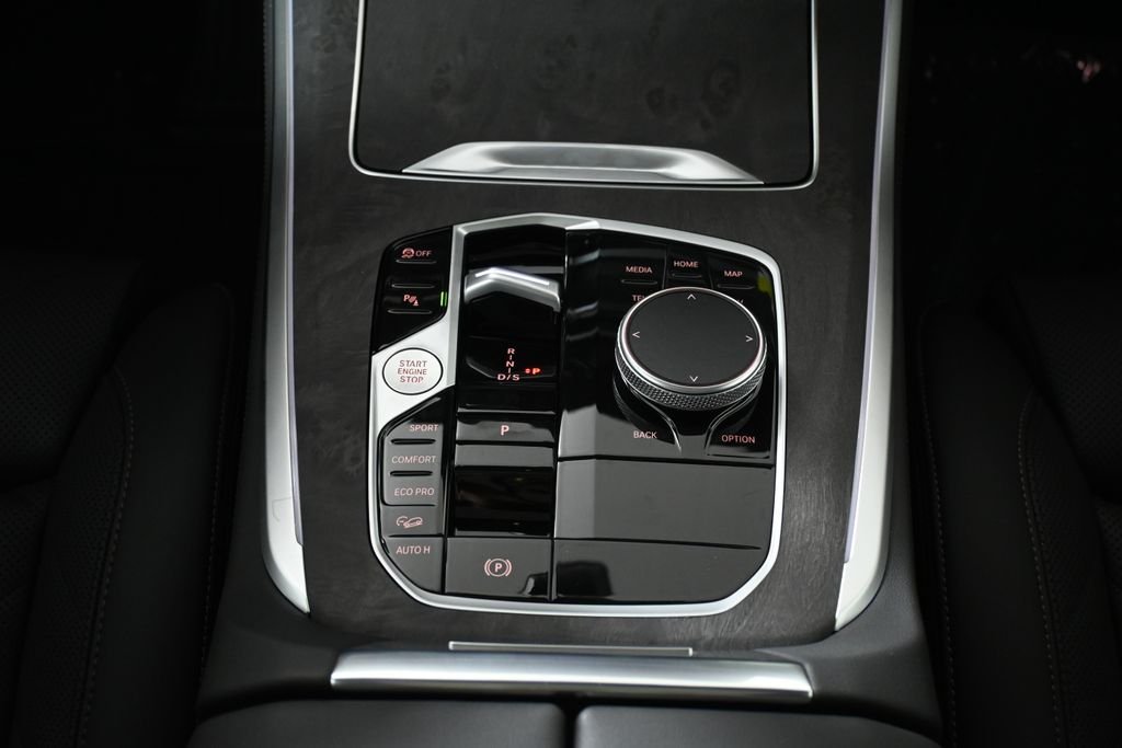 New 2026 Alpine White BMW xDrive40i image 23