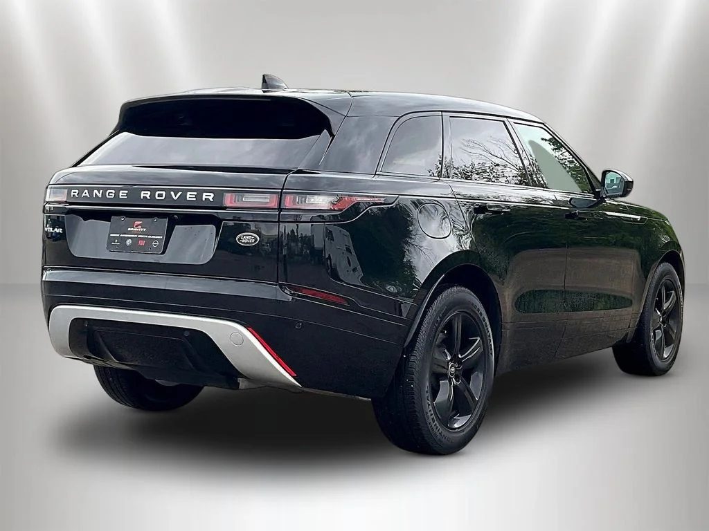 Used 2023 Santorini Black Metallic Land Rover S image 6