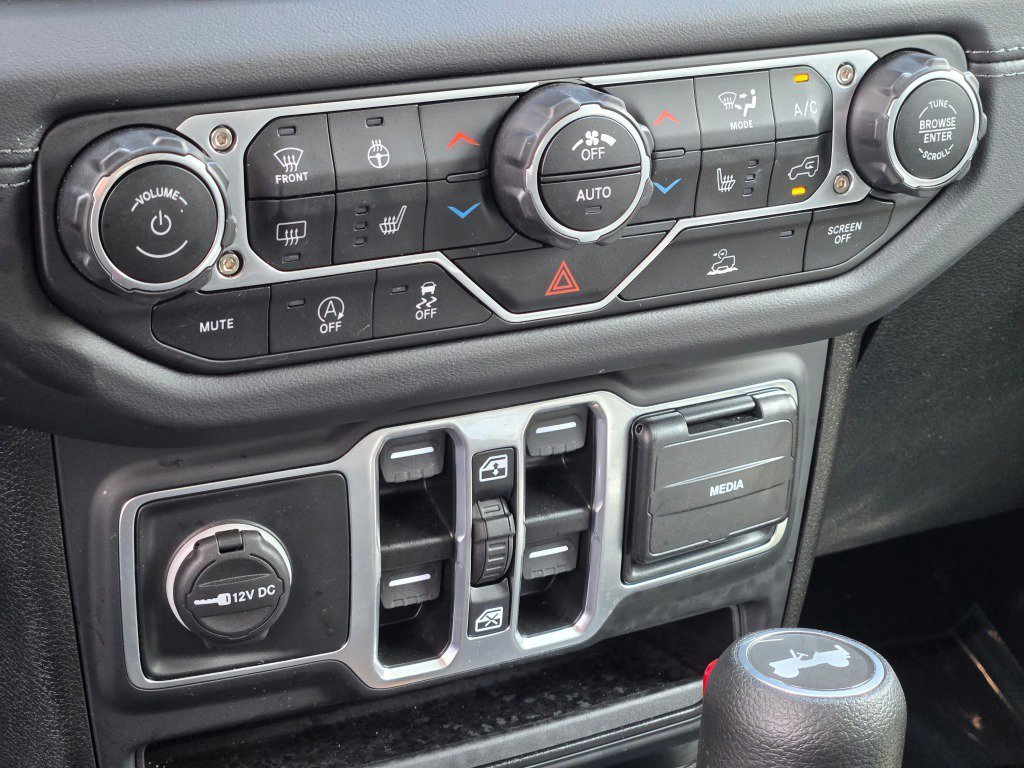 2025 Jeep Wrangler 4-Door Sahara - Photo 24