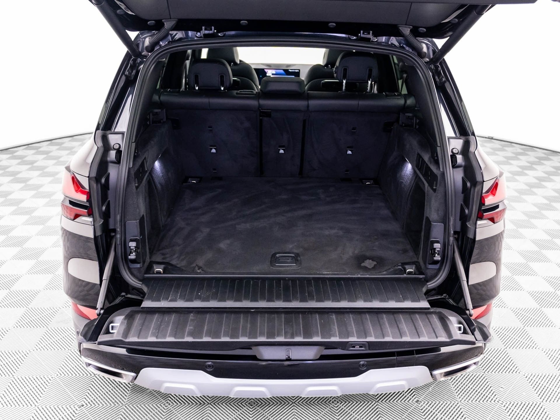 Used 2024 Black Sapphire Metallic BMW xDrive40i image 31