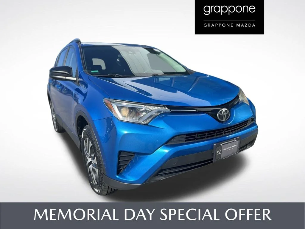 2017 Toyota RAV4 LE AWD's photo