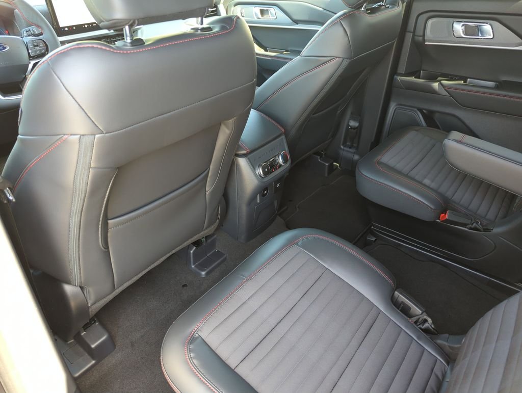New 2026 Agate Black Metallic Ford ST-Line image 18