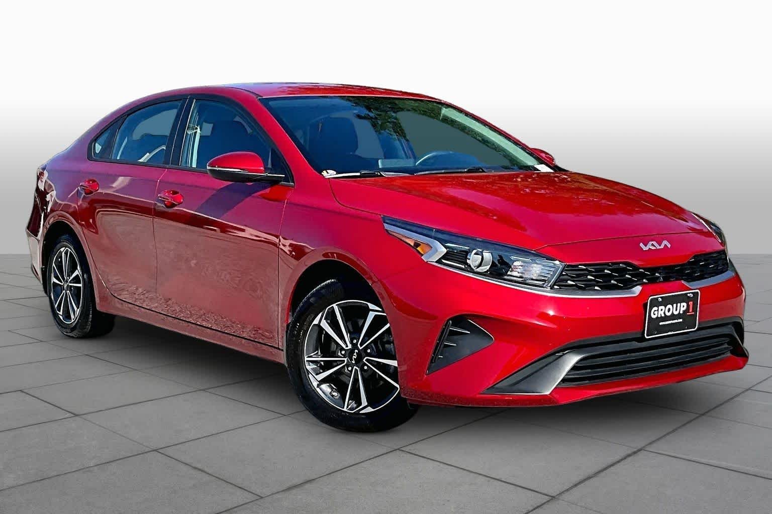 Used 2024 Currant Red Kia LXS image 3