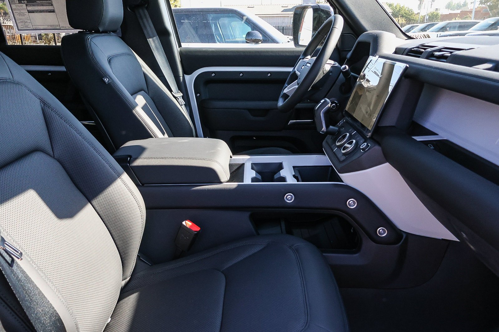 New 2026 Fuji White Land Rover X-Dynamic SE image 13