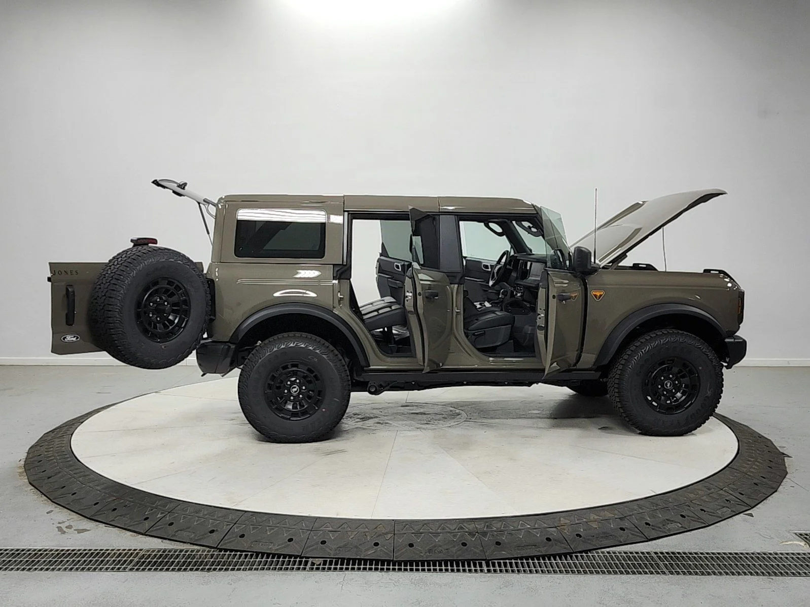 New 2026 Marsh Gray Ford Badlands® image 16