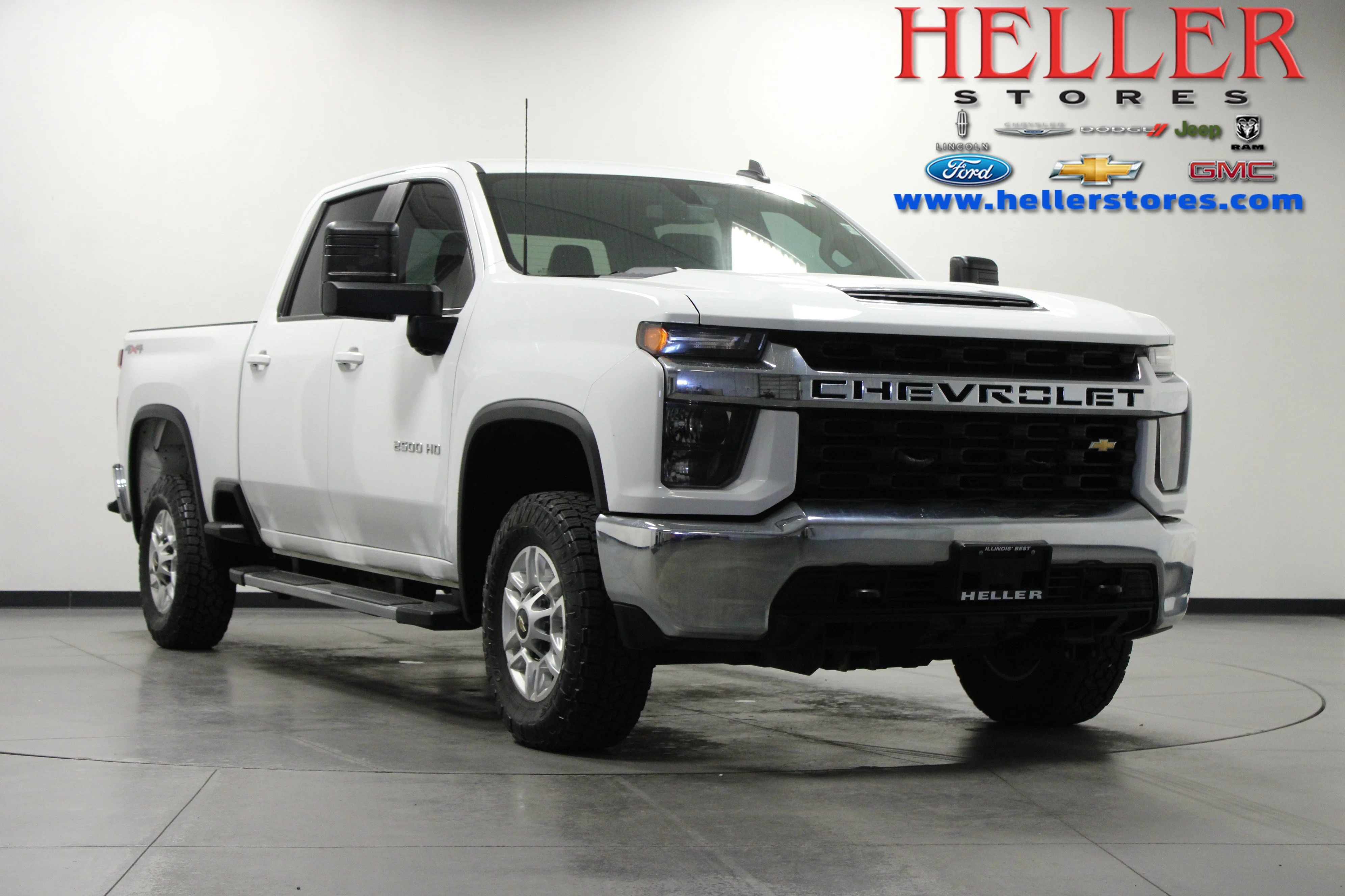 Used 2022 Summit White Chevrolet LT image 1