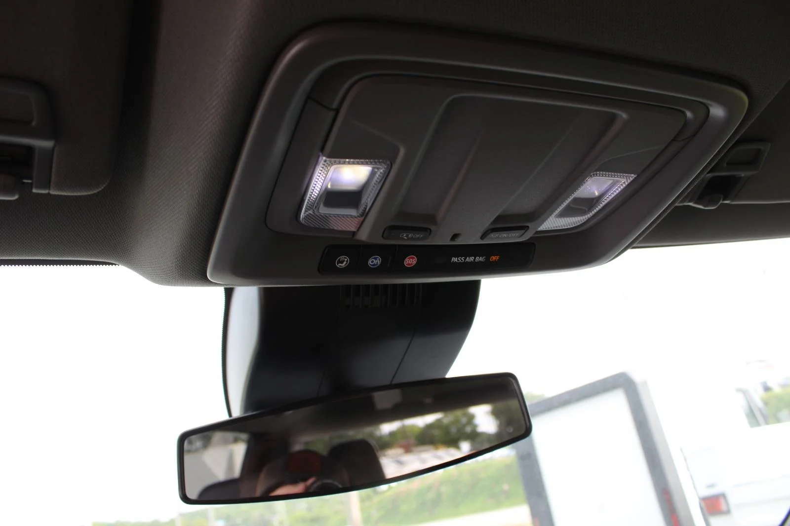 New 2025 Summit White GMC Pro image 29