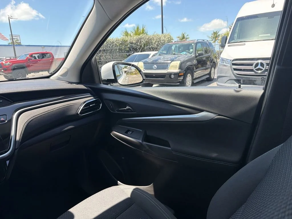 Used 2023 Summit White Chevrolet LT image 11