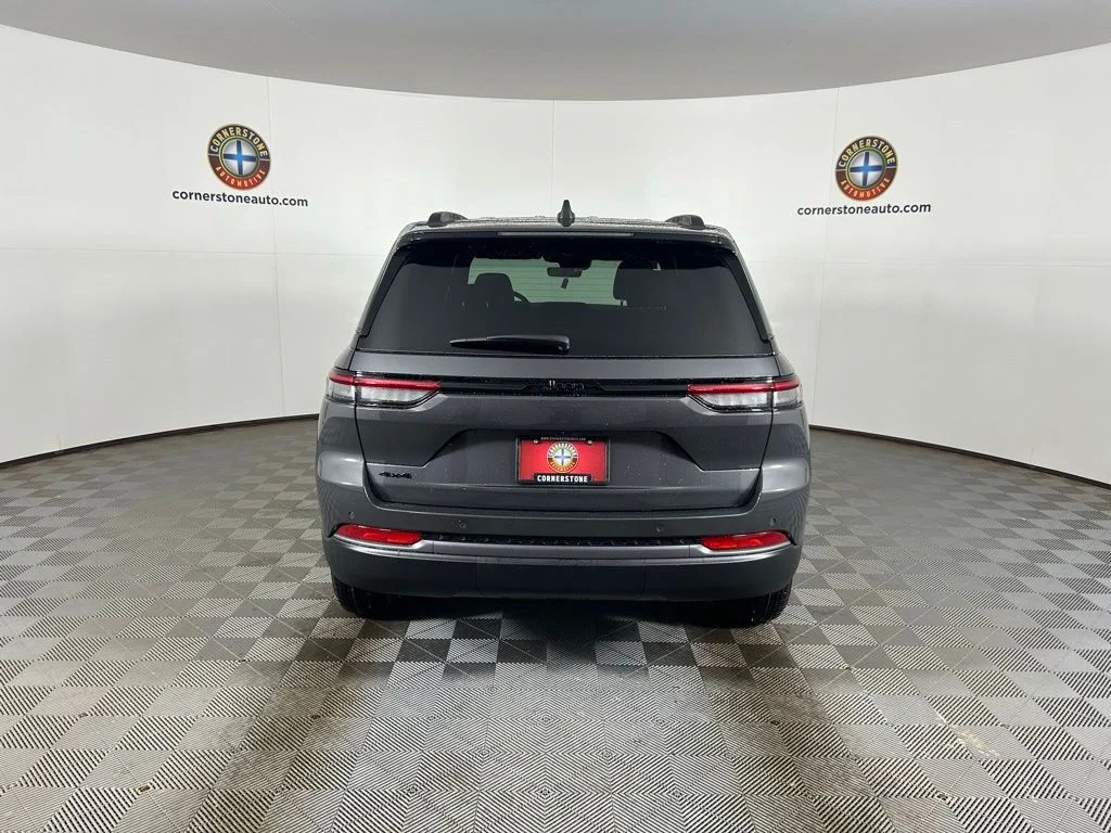 New 2026 Baltic Gray Metallic Clear-Coat Exterior Paint Jeep Altitude image 19
