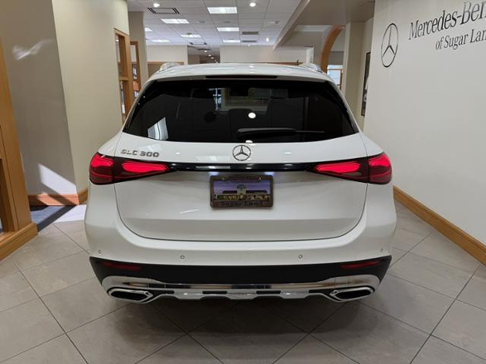 Certified Used 2025 Polar White Mercedes-Benz SUV image 4