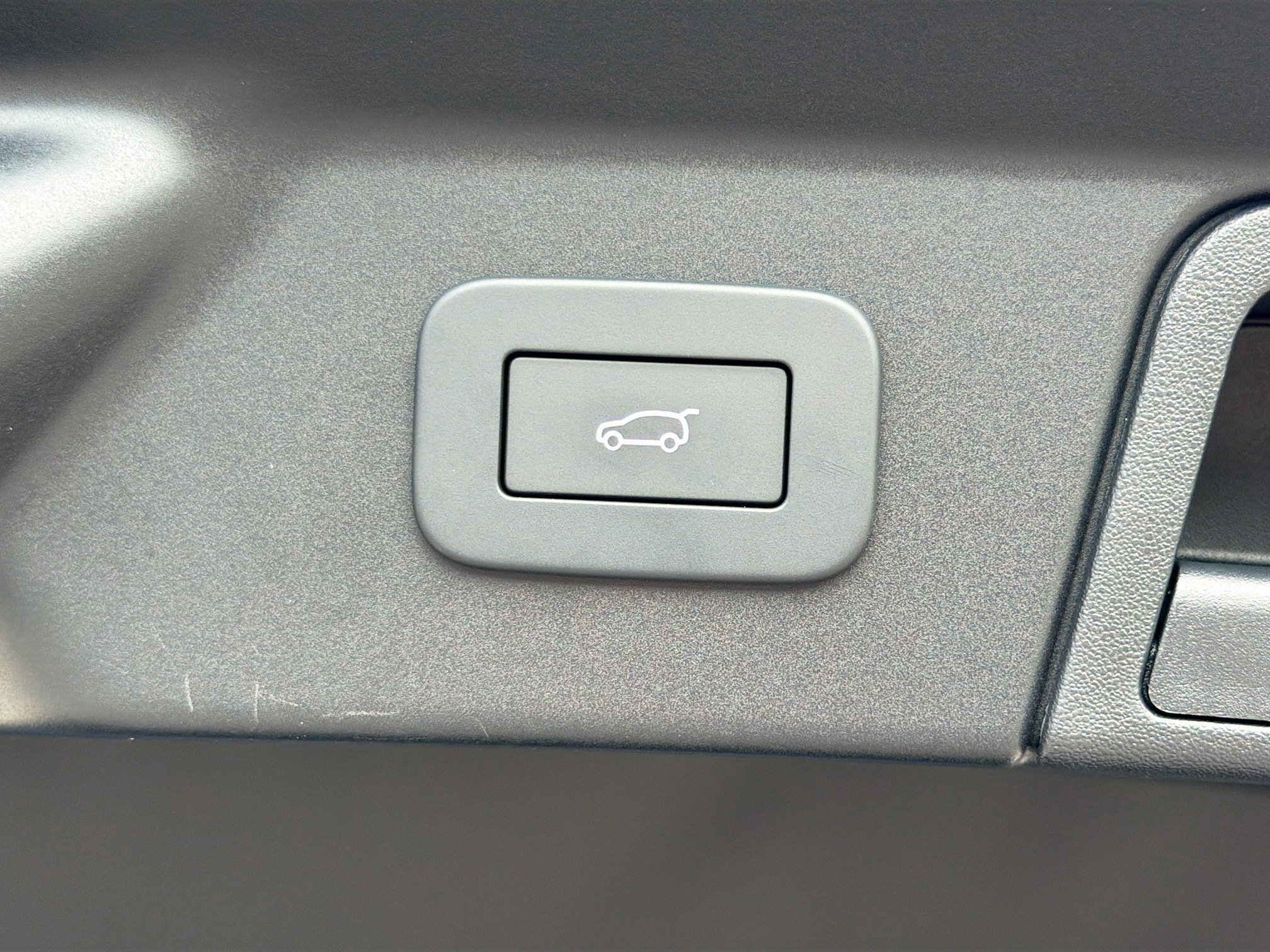 New 2026 Zadar Grey Land Rover Dynamic SE image 13