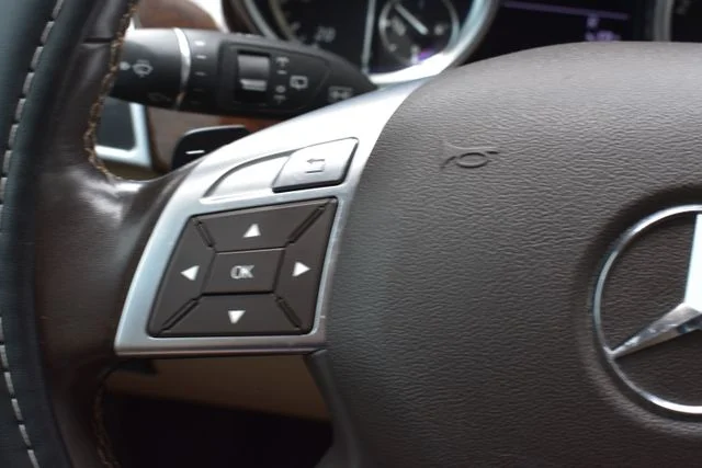 Used 2012 White Mercedes-Benz ML 350 image 24