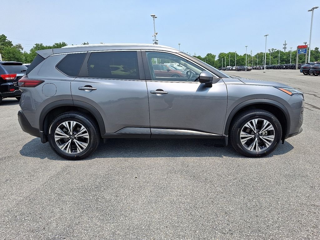 Used 2023 Gray Nissan SV image 8