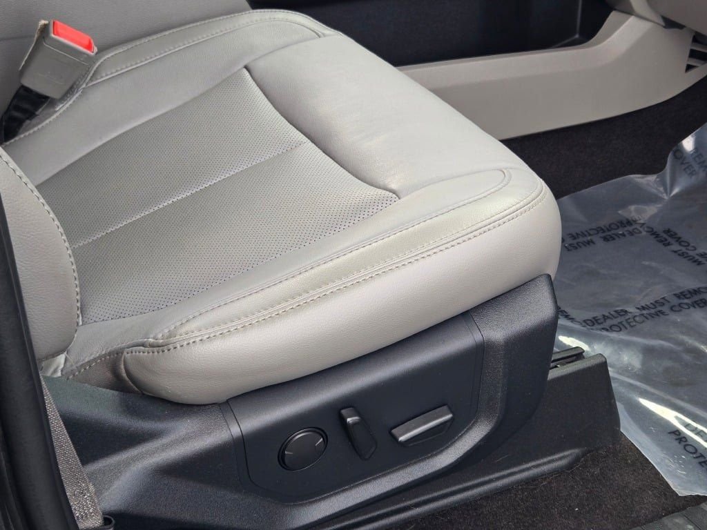 Used 2019 Magnetic Ford Lariat image 8