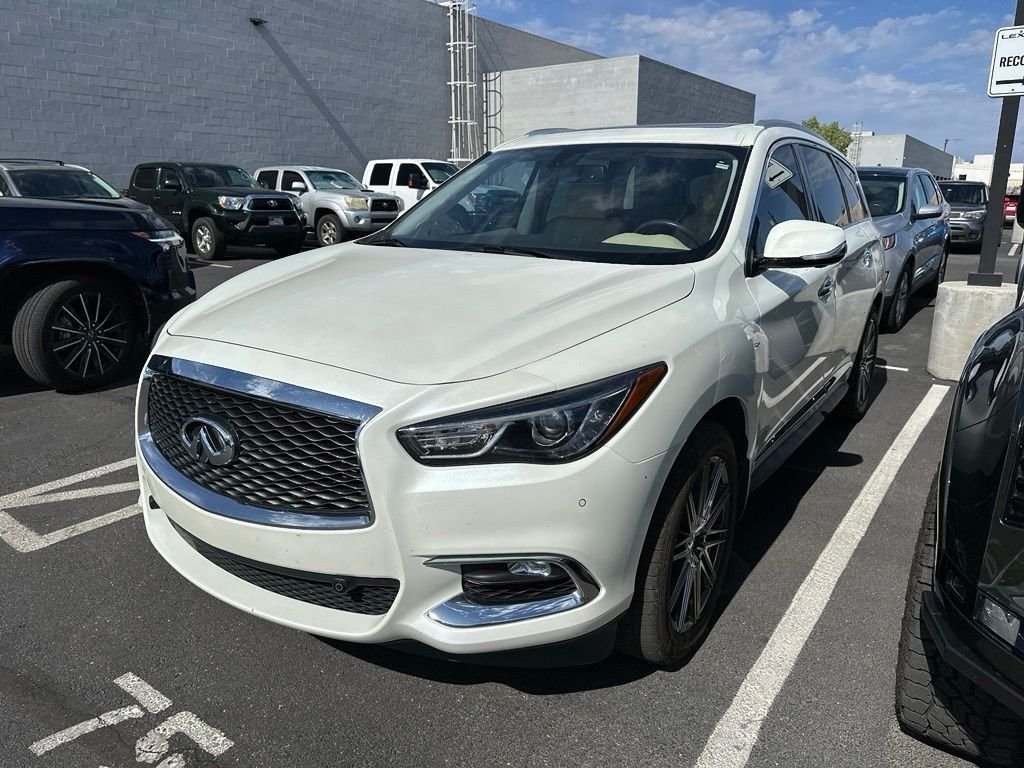 Used 2017 White INFINITI Base image 11