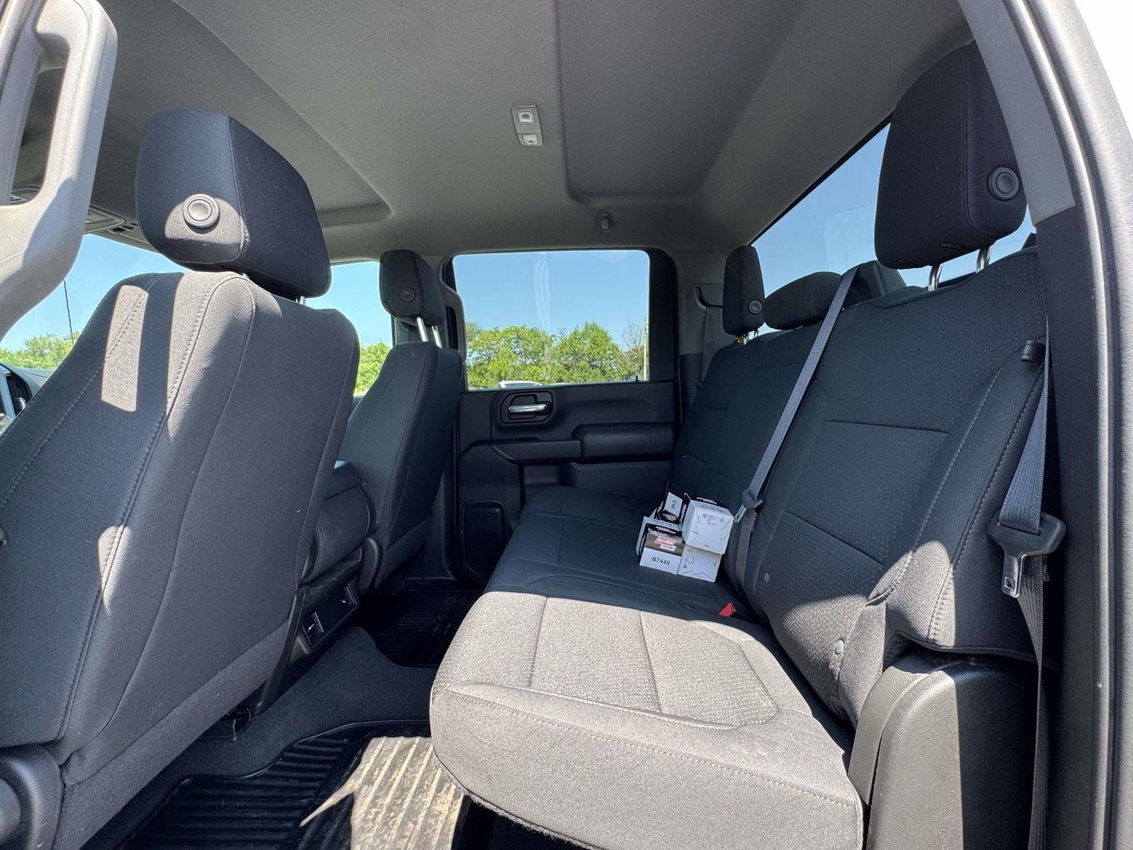 Used 2022 Silver Ice Metallic Chevrolet Custom image 21