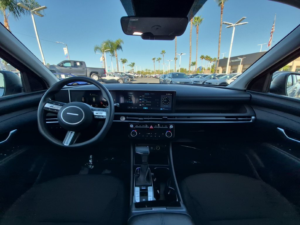 Used 2025 Silver Hyundai SEL image 27