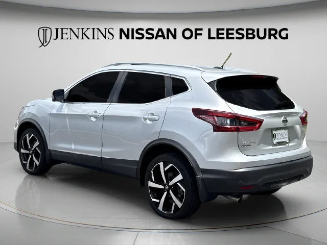 Used 2021 Silver Nissan SL image 11