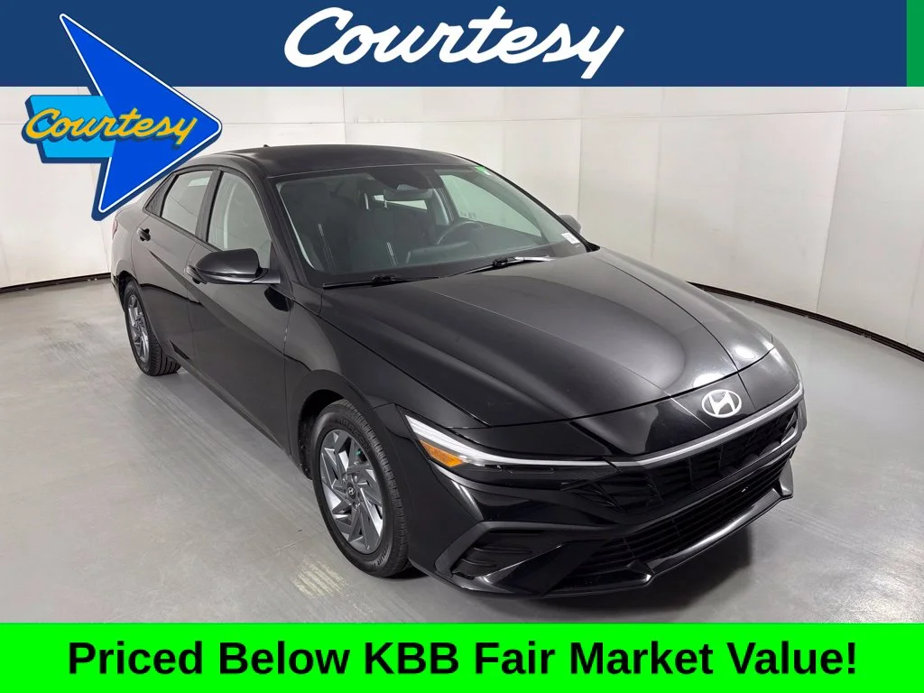 Used 2024 Black Hyundai SEL image 1
