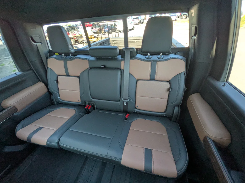 Used 2023 BLACK Chevrolet High Country image 18