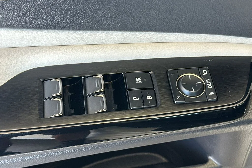 Used 2025 White Lexus 350 image 12