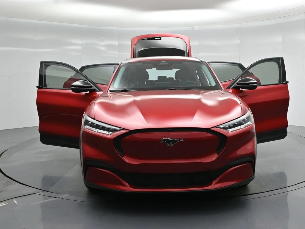 Used 2023 Red Ford Select image 32