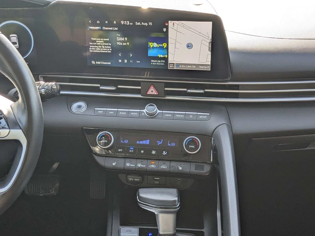 Used 2025 Black Hyundai SEL Convenience image 17