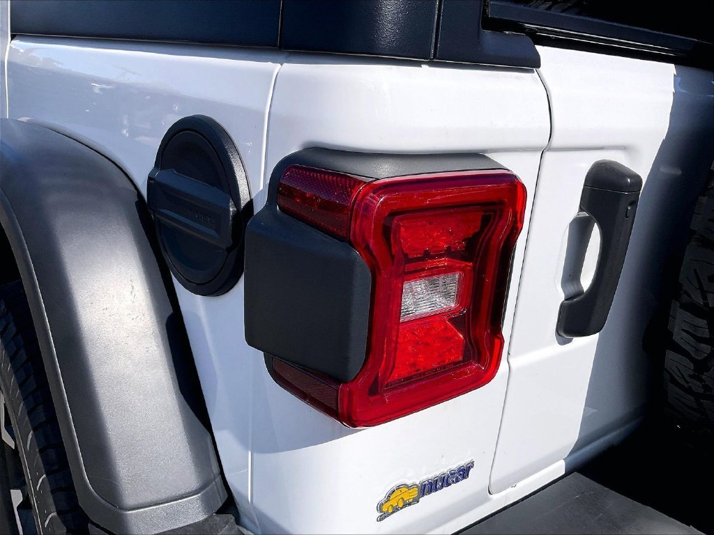 Used 2024 Bright White Clearcoat Jeep Rubicon image 30