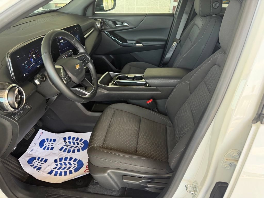 Used 2025 Summit White Chevrolet LT image 10