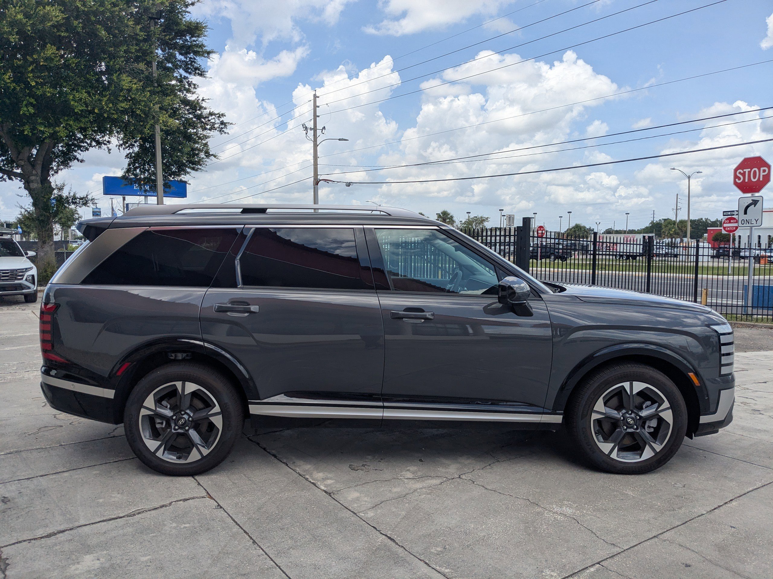New 2026 Ecotronic Gray Pearl Hyundai Limited AWD image 4