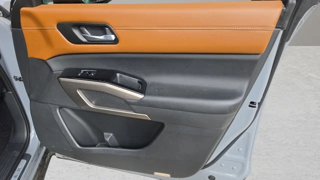 Used 2022 Boulder Gray Pearl Nissan Platinum image 36