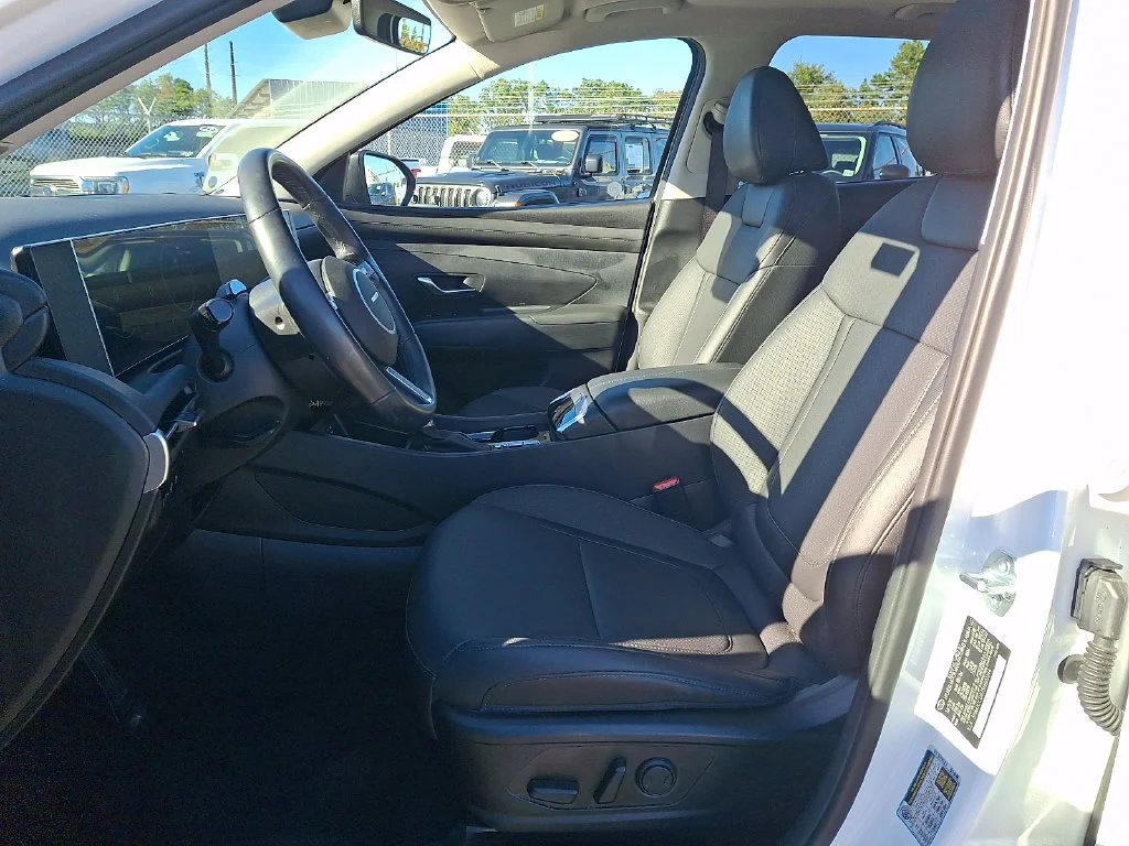 Used 2025 White Pearl Hyundai SEL Convenience image 14