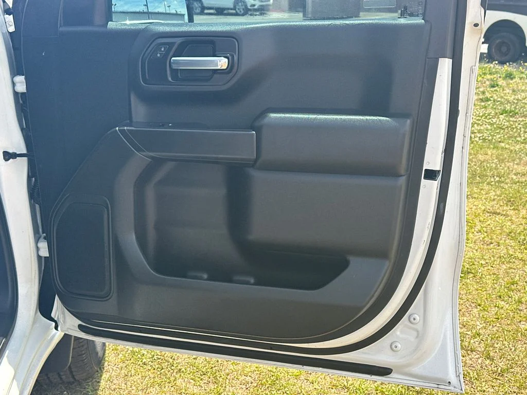 Used 2021 White Chevrolet Custom image 14