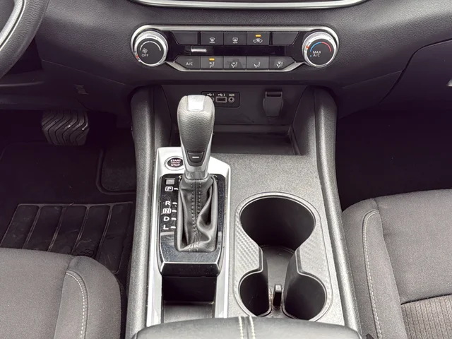 Used 2025 White Nissan 2.5 SV image 21