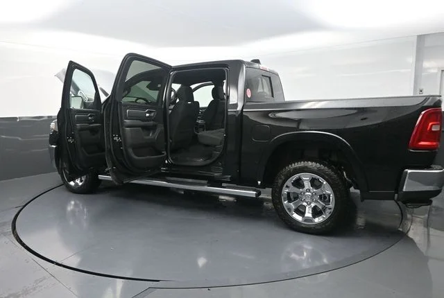 New 2026 Diamond Black Crystal Pearl-Coat Exterior Paint RAM Big Horn/Lone Star image 37