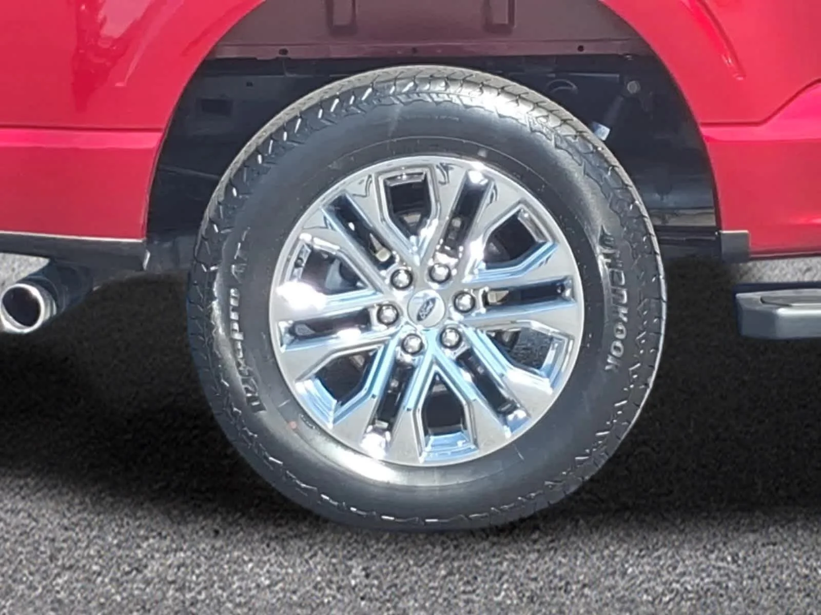Used 2025 Rapid Red Metallic Tinted Clearcoat Ford LARIAT image 4