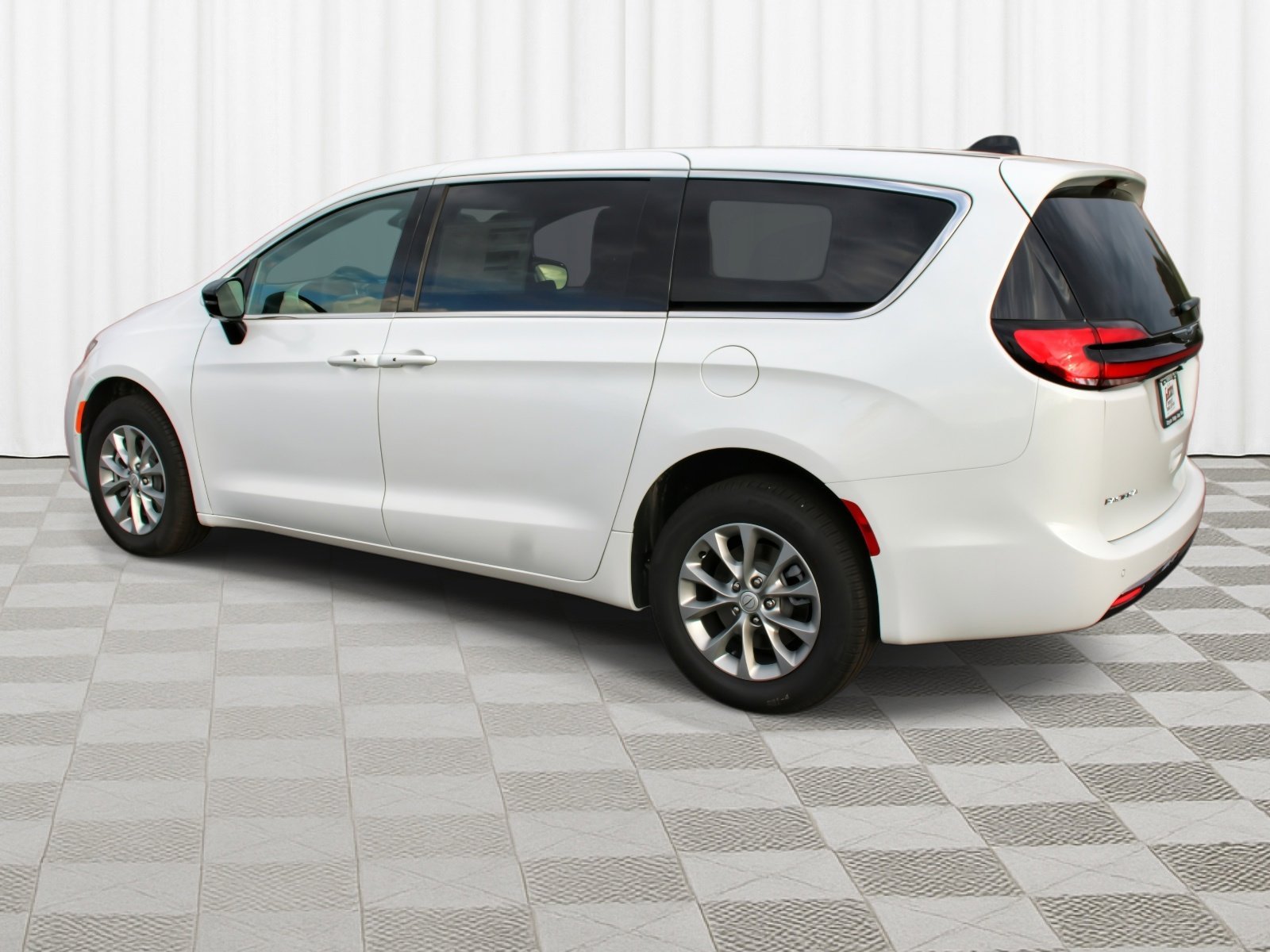 New 2026 Bright White Clear-Coat Exterior Paint Chrysler Select image 36
