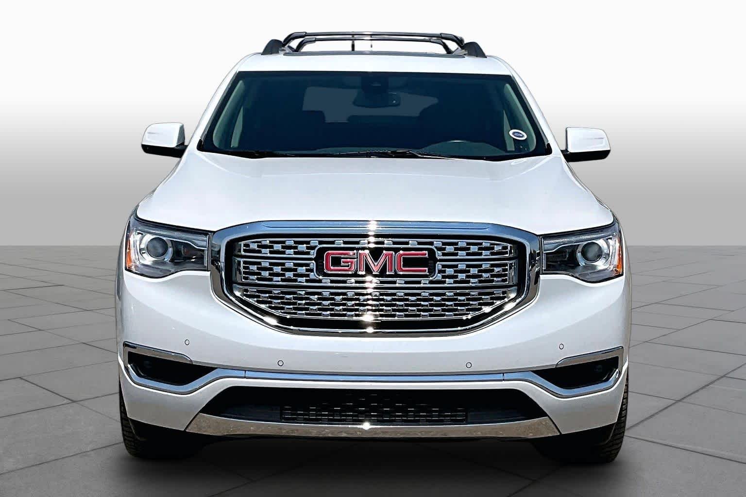 Used 2018 White Frost Tricoat GMC Denali image 3