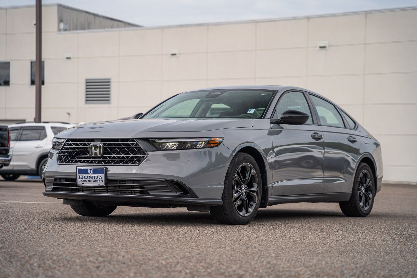 Used 2025 Gray Honda SE image 2