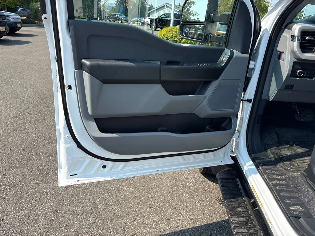 New 2025 White Ford XL image 25