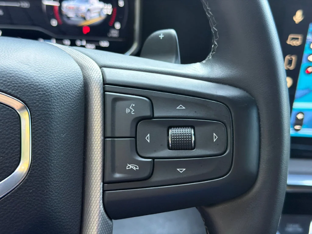 Used 2023 Silver GMC Denali image 25