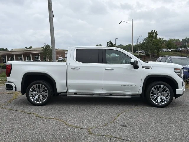Used 2023  GMC Denali image 14