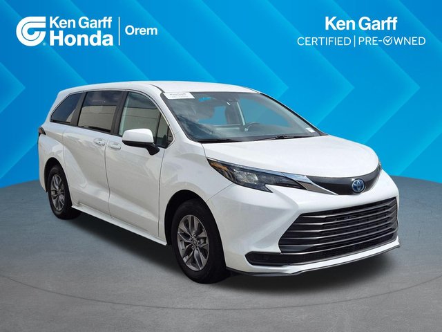 2025 Toyota Sienna LE