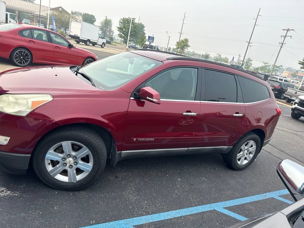Used 2009 Red Jewel Tintcoat Chevrolet LT w/1LT image 5