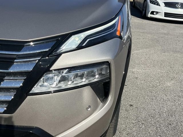 New 2026 Champagne Silver Metallic / Super Black Two-tone Nissan Platinum image 9